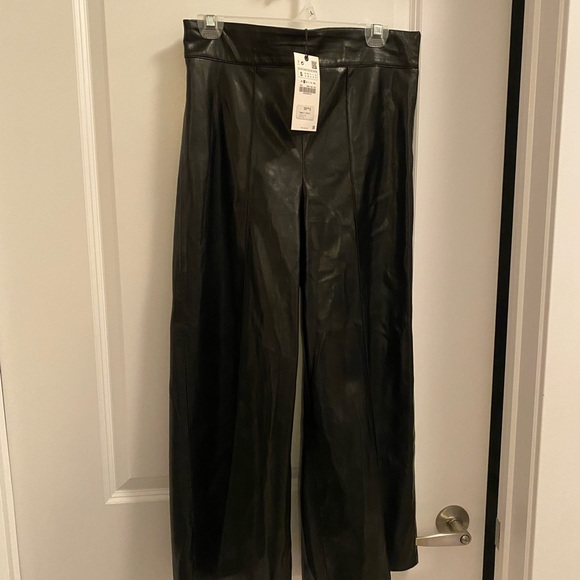 🖤 Zara Faux Leather Black Culottes Pants Size S. New With Tags 🖤 - Picture 2 of 4